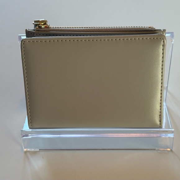 Unbranded Small Gray Coin Pouch Wallet Bi-fold -Card Slip, Bills- ID Slip - Picture 1 of 11